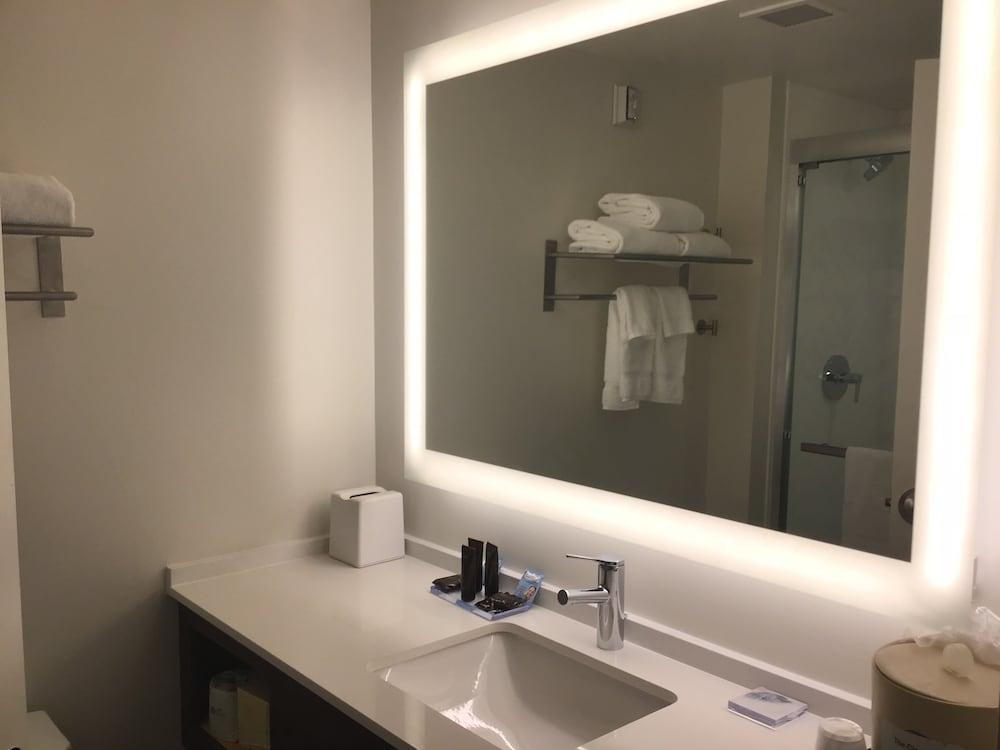 Holiday Inn Cleveland By Ihg Ngoại thất bức ảnh