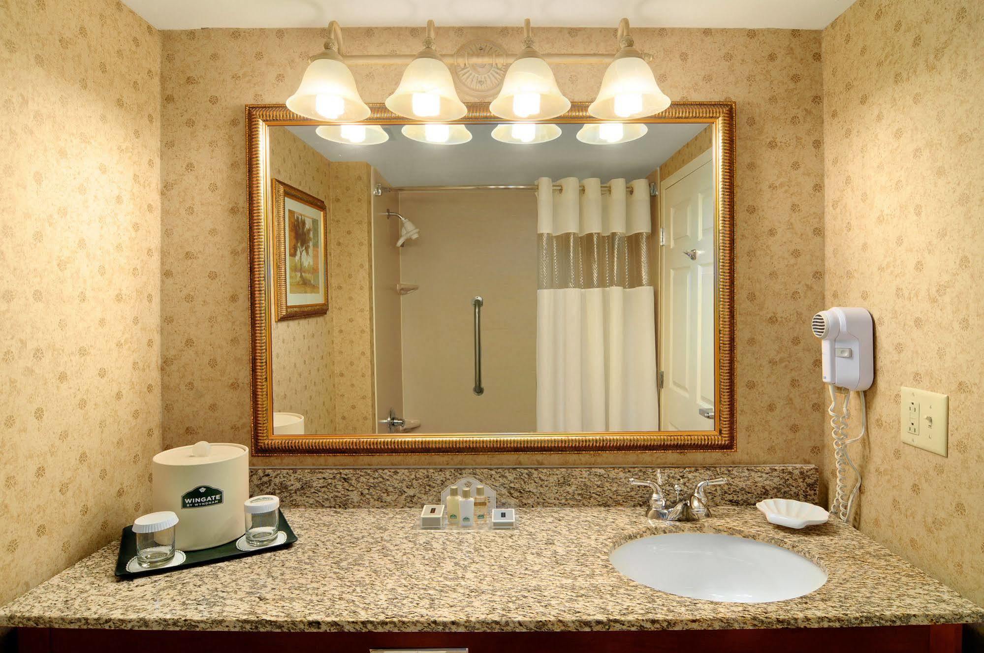 Holiday Inn Cleveland By Ihg Ngoại thất bức ảnh