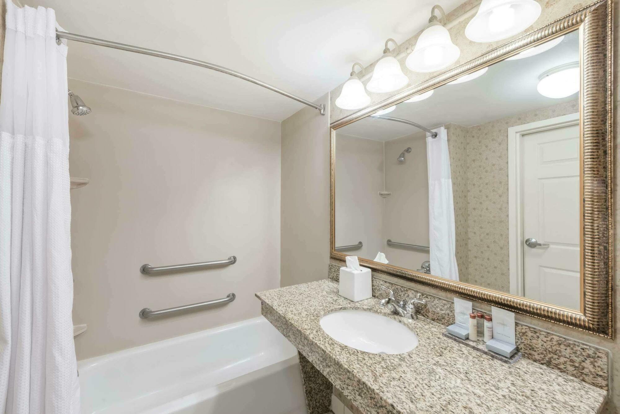 Holiday Inn Cleveland By Ihg Ngoại thất bức ảnh